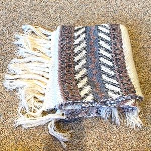 American Eagle scarf